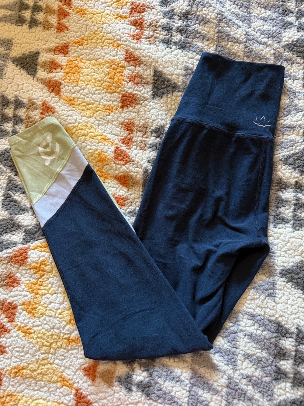 Peloton Navy Leggings with Light Green & White Calf Panels